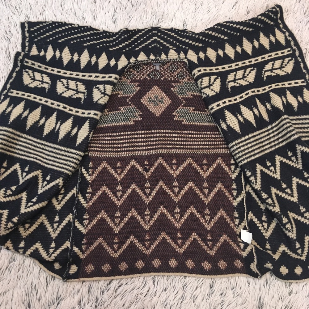 🦋 Printed Sweater 🐾 - Picture 4 of 5